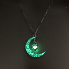 Load image into Gallery viewer, Moon Glowing Necklace
